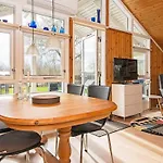 4 Star In Juelsminde * Sonderby (Midtjylland)